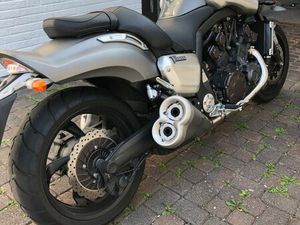YAMAHA VMAX 1700