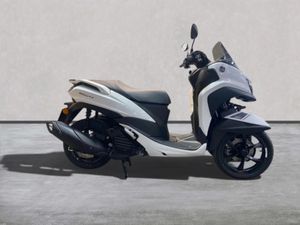 YAMAHA TRICITY 125 CC SCOOTER-SPECIAL OFFER/NI REG
