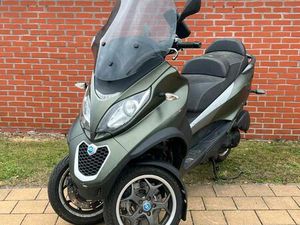 ② PIAGGIO MP3 300 CC