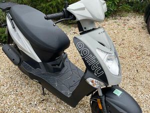 SCOOTER KYMCO AGILITY 50 CC ÉTAT PRESQUE NEUF 5500 KM ORIGINE JUILLET 2022