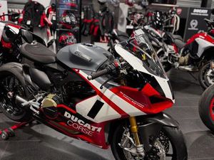 DUCATI PANIGALE V2 FINAL ÉDITION SUPERQUADRO