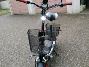 ELEKTROROLLER E-JOY 20 VON ROLEKTRO. 1,5 KM ERST GEFAHREN.