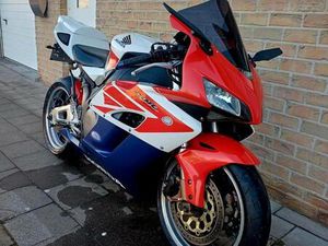 ② HONDA CBR1000RR FIREBLADE 28350KM TRICOLOR