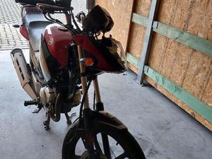 ② YAMAHA YBR 125 CC