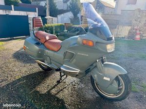 ? HONDA PACIFIC COAST : PLUS QU'UNE MOTO, UNE HISTOIRE À ÉCHANGER