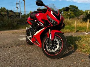 HONDA CBR650R