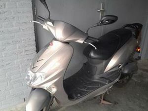 KYMCO VITALITY 4T MET GEEL KENTEKEN — SCOOTERS | KYMCO — MARKTPLAATS