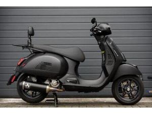 VESPA PIAGGIO GTS 300 HPE NIEUW MOD ARROW 2024 NOTTE FULL OP — MOTOREN | PIAGGIO — MARKTPLAATS