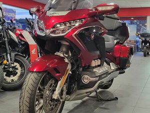 HONDA GL 1800 GOLDWING TOURING DCT ROUGE