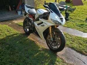 TRIUMPH DAYTONA 675 R