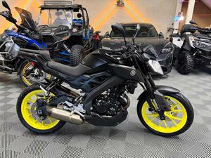 ② YAMAHA MT 125 * GARANTIE * AKRAPOVIC* 2018 * 4.900 KM
