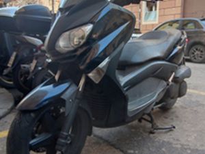YAMAHA XMAX 250 REVISIONATO PRONTO ALL&APOS; USO