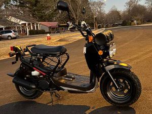 2011 HONDA RUCKUS 50 CC, 3800 MILES, MINT!!