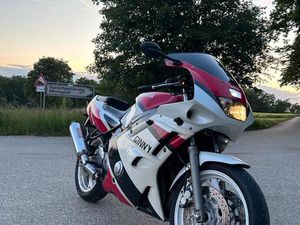 YAMAHA FZR 600