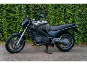 HONDA NTV 650 MIT ERSATZTEILSPENDER