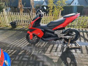 SCHÖNE DERBI GP1 REVOLUTION RACE