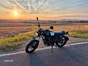 MOTORRAD ONLINE RT-125 SCRAMBLER RETRO 200 KM