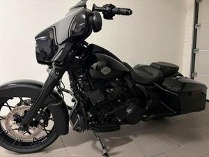 ② HARLEY-DAVIDSON STREET GLIDE SPECIAL 2021