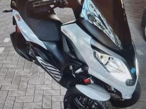 PIAGGIO MP3 NIEUWSTAAT 2949KM. !! VERKOCHT !! — MOTOREN | PIAGGIO — MARKTPLAATS