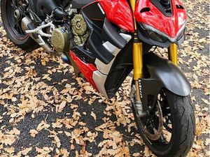 DUCATI STREETFIGHTER V4 S