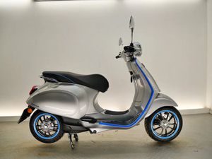 VESPA VESPA ELETTRICA AZZURRO • 2021