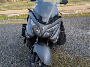 SUZUKI BURGMAN 125 – FIABLE, ENTRETENU, BIEN ÉQUIPÉ