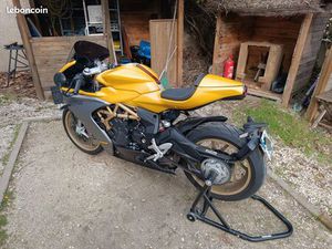 MV AGUSTA SUPERVELOCE 800