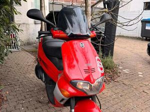 ② GILLERA RUNNER 50 CC