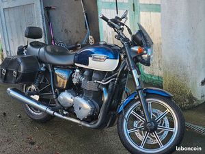 TRIUMPH BONNEVILLE SE