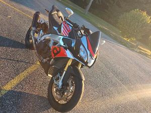 APRILIA TUONO V4 1100RR