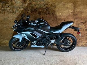 KAWASAKI NINJA 650 (2020) - PERMIS A2 - 3850 KM - ÉTAT NEUF + ACCESSOIRES