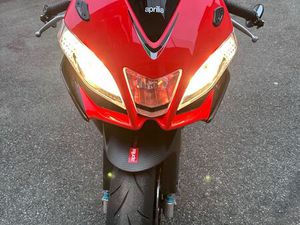 APRILIA RSV4 FACTORY APRC 1000 BJ 2011