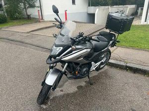 HONDA NC750X DCT MOTORRAD MIT TOPCASE UND WINDSCHILD