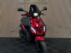 PIAGGIO ZIP EXCLUSIVE| CANDY RED | 2023 | FULL OPTION — SCOOTERS | PIAGGIO — MARKTPLAATS