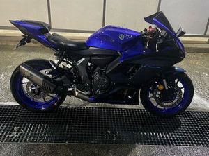YZF-R7