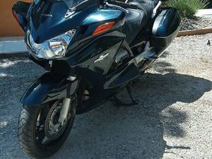 MOTO PEAN EUOPEEN 1300 ST 2003