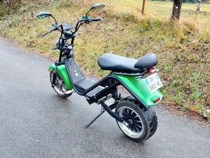 SCOOTER ÉLECTRIQUE 49CM3 CITY COCO DAYI MOTOR 4.000W
