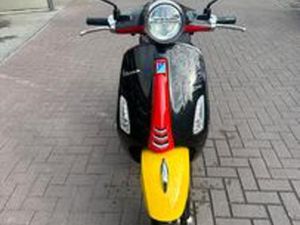 VESPA PRIMAVERA 125 MICKEY MOUSE EDITION