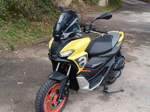 APRILIA SR GT 125 SPORT