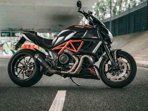 DUCATI DIAVEL 1200 CARBON ABS
