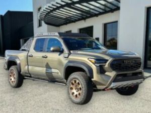 TOYOTA TACOMA TRAILHUNTER 4X4 DOUBLE CAB HYBRIDE