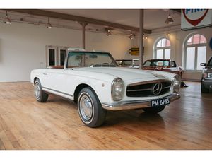 1967 MERCEDES-BENZ 230 SL PAGODA