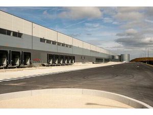 Location entrepôt / local d'activités ILLIERS COMBRAY 113 835 m²