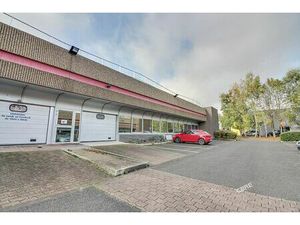 Location local d'activités TRAPPES 600 m²