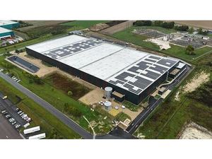 Location entrepôt / local d'activités RECY 32 130 m²