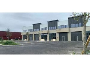 Location local d'activités ST PIERRE DU PERRAY 1 278 m²
