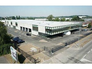 Location local d'activités NEUVILLE EN FERRAIN 1 474 m²