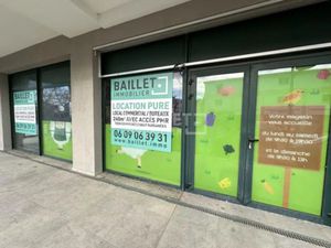 LOCAL COMMERCIAL DE 240 m² A SAINT RAPHAEL