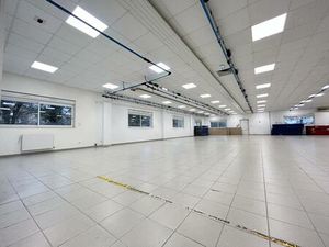 BATIMENT INDUSTRIEL 1100M2