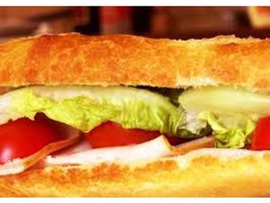 SANDWICHERIE SALADERIE VIENNOISERIE BOISSONS GLACES AVEC TERRASSE